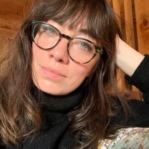 Meet your Posher, Larissa